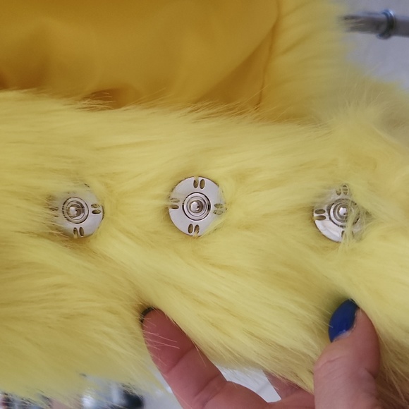 South Beach Callie Faux Fur Yellow Jacket - Picture 3 of 5